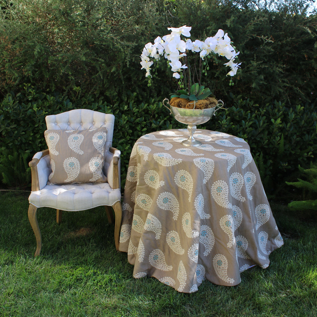 Paisley tablecloth and matching 1-pillow set